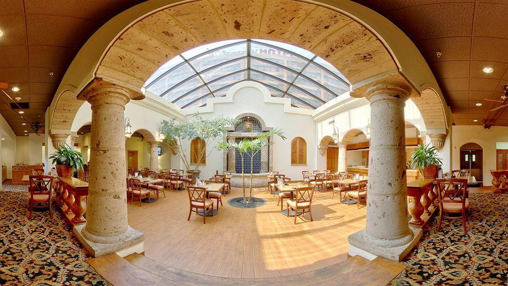 Mcm Elegante & Conference Center 4*