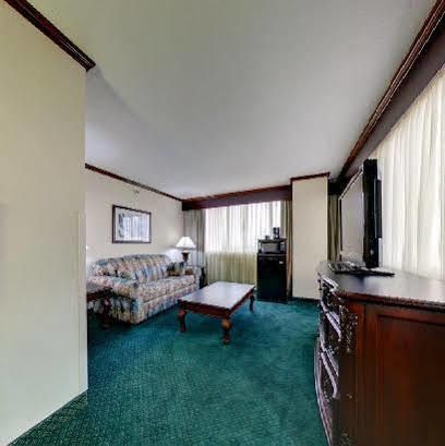 Mcm Elegante & Conference Center Hotel